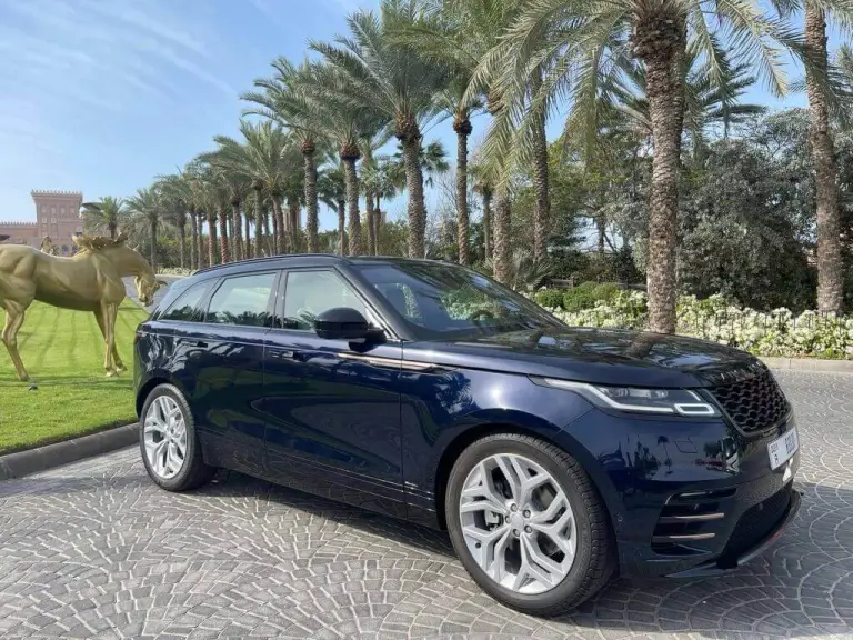 Black Range Rover in UAE